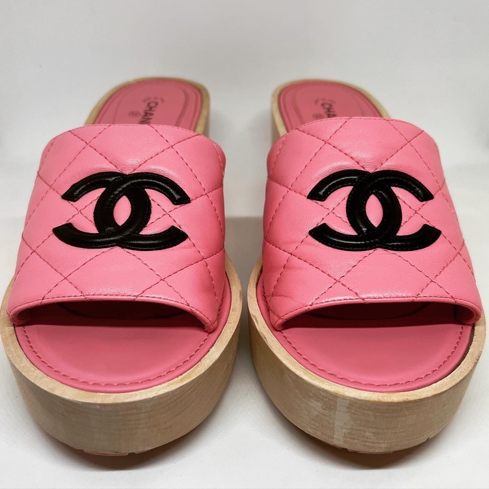 💔 SOLD 💗 Pink CHANEL Sandals